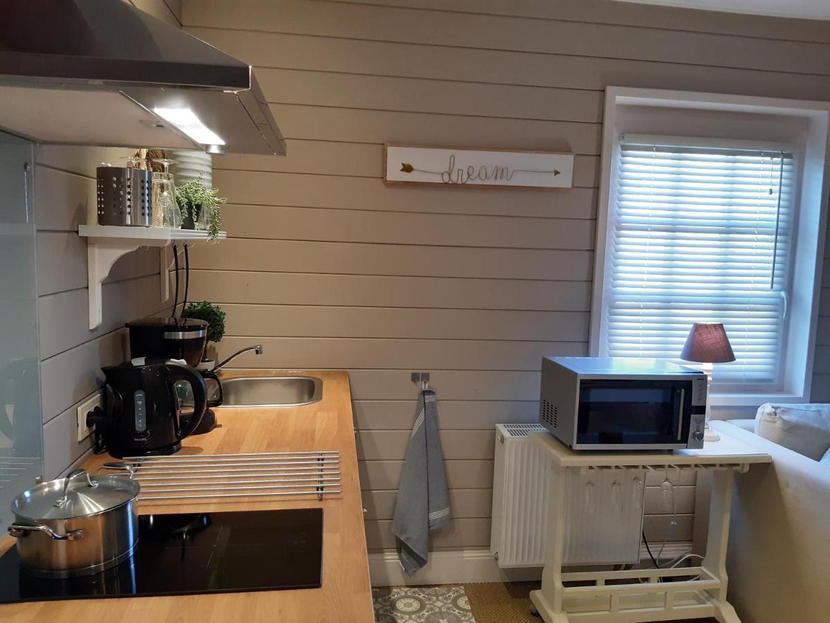Casa-Cosi, Tourist & Business Suites & Flats With Reserved Parking And Private Terraces In Shared Garden With Seasonal Pool Included, Private Sauna Available Lokeren Luaran gambar