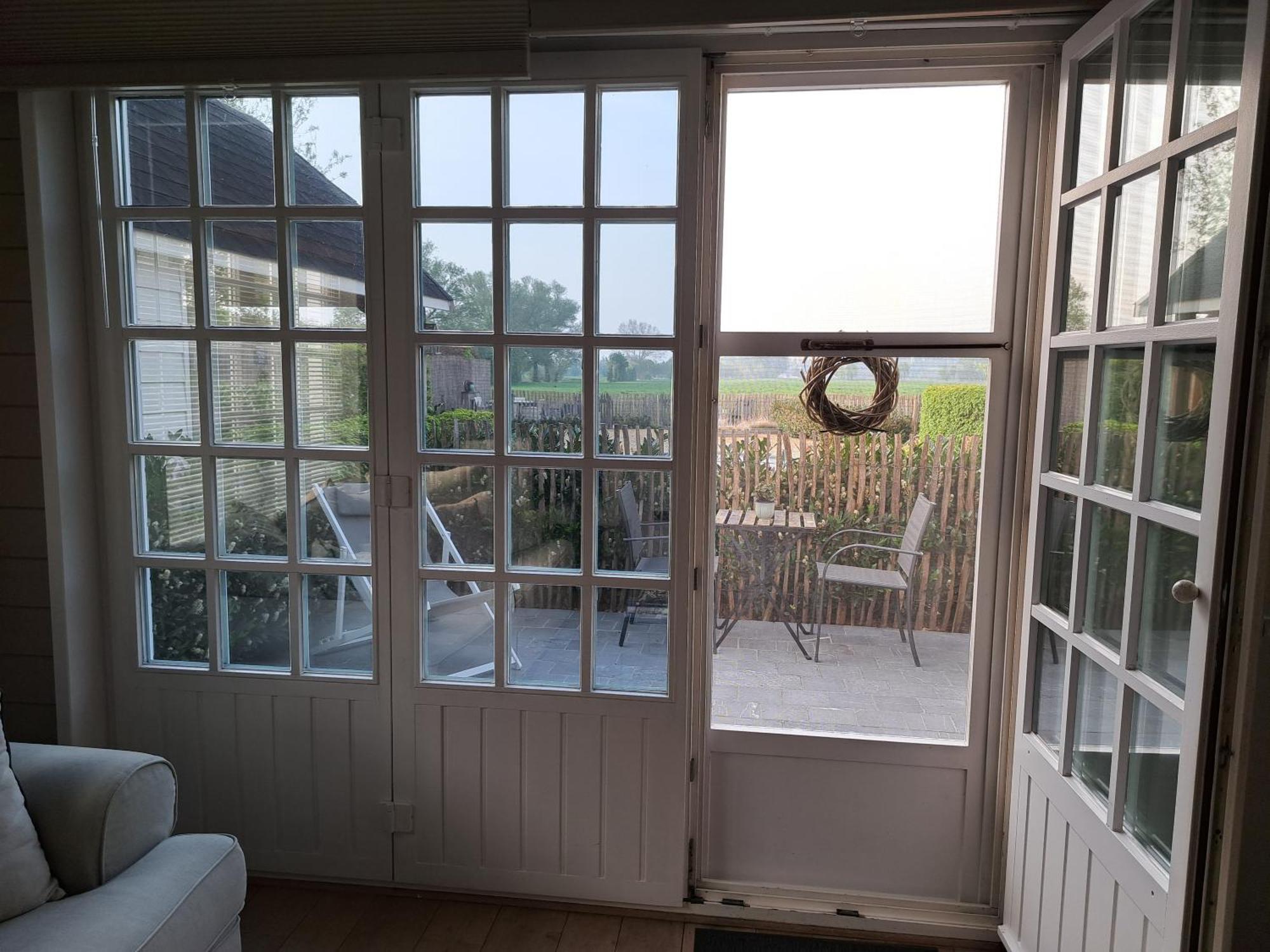 Casa-Cosi, Tourist & Business Suites & Flats With Reserved Parking And Private Terraces In Shared Garden With Seasonal Pool Included, Private Sauna Available Lokeren Luaran gambar