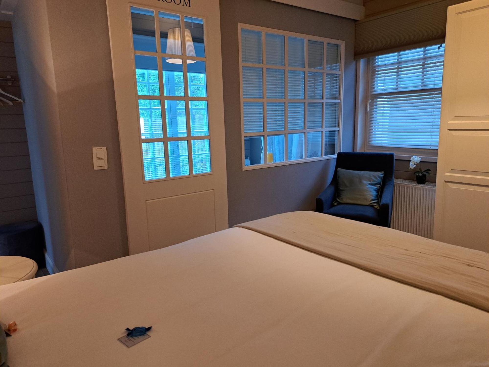 Casa-Cosi, Tourist & Business Suites & Flats With Reserved Parking And Private Terraces In Shared Garden With Seasonal Pool Included, Private Sauna Available Lokeren Luaran gambar